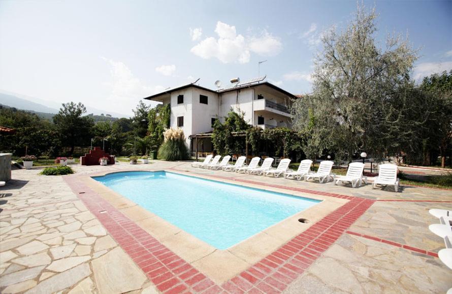 ניו פנטלימונאס Athina Hotel מראה חיצוני תמונה